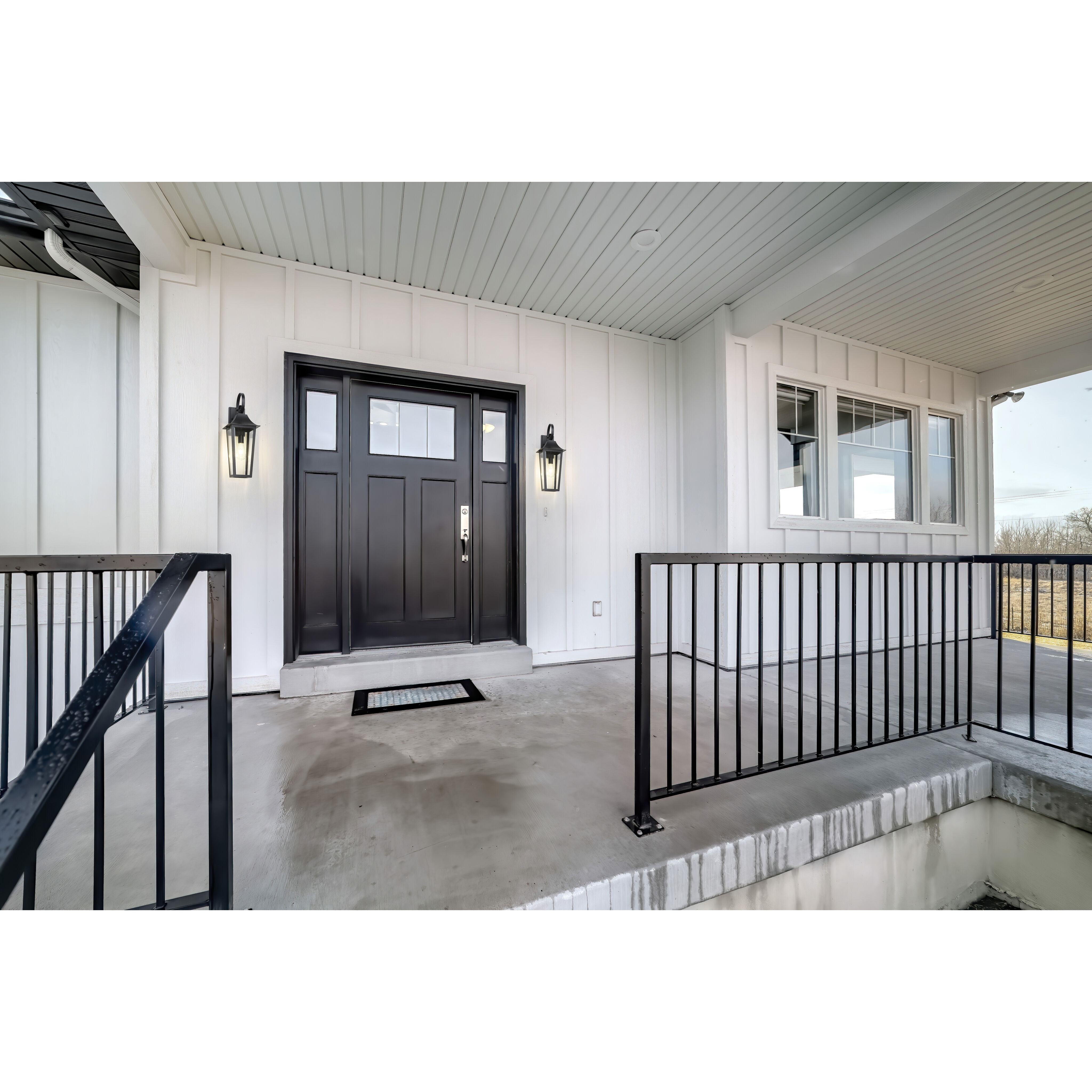 Gannon Outdoor Wall Light in Black, G9