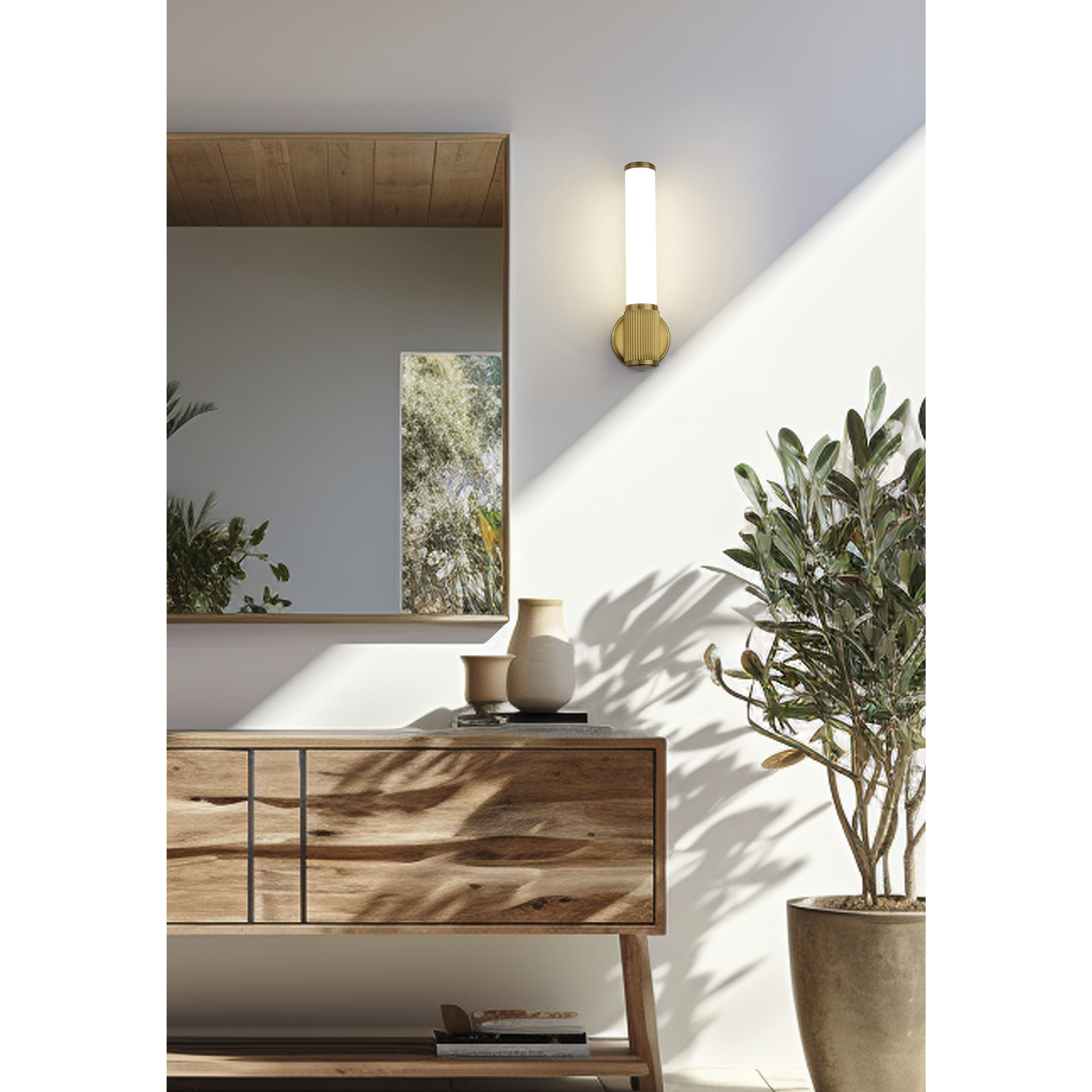 Solange Wall Sconce Wall Light in Modern Gold